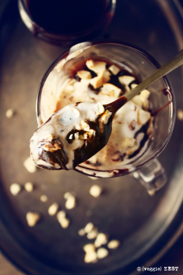 hot chocolate fudge sundae